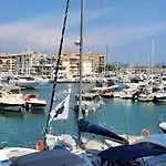 Vue Sur Port Pour Ce T2-3 Cap Hermes, 6 Cou *