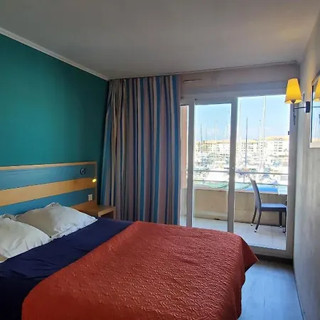 Vue Sur Port Pour Ce T2-3 Cap Hermes, 6 Cou * Fréjus