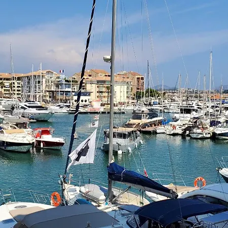 Vue Sur Port Pour Ce T2-3 Cap Hermes, 6 Cou *