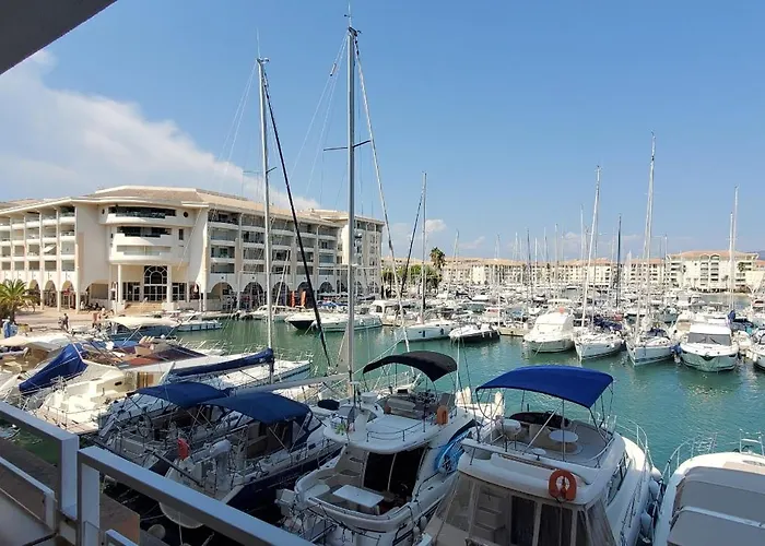 Vue Sur Port Pour Ce T2-3 Cap Hermes, 6 Cou * Fréjus