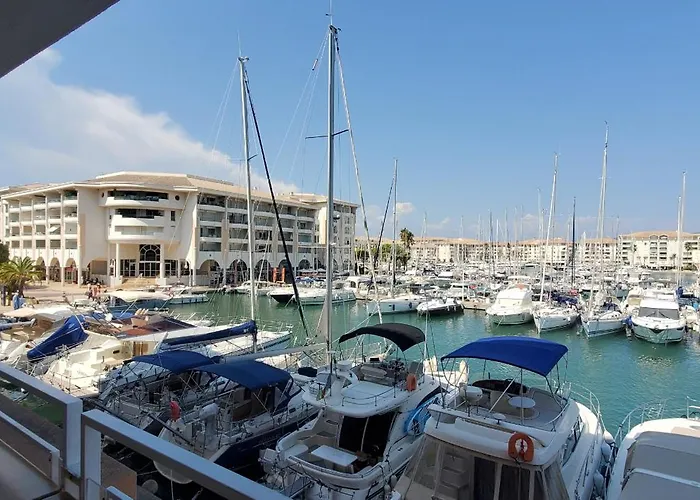 Vue Sur Port Pour Ce T2-3 Cap Hermes, 6 Cou Fréjus
